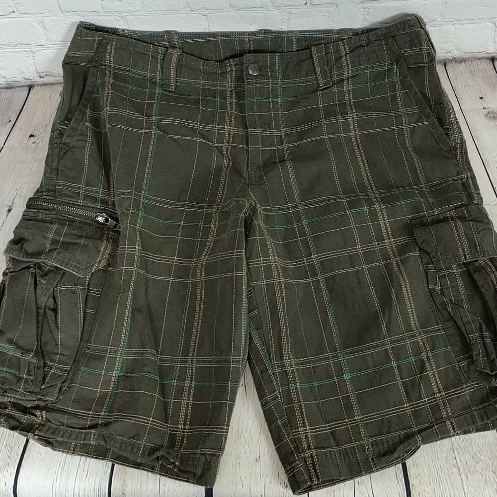 COLUMBIA MEN'S OMNI-SHADE CARGO SHORTS SIZE 38
